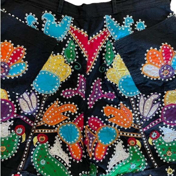 Vintage Unique Embellished Shorts, size 8 - Picture 2 of 7